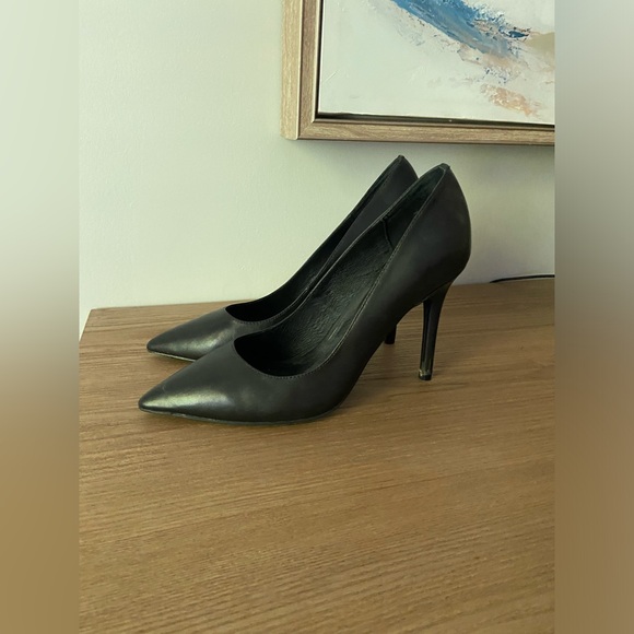 The Wishbone Collection Black Pumps - Picture 4 of 5